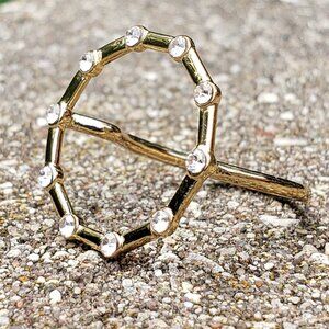 A Fashionable Circle Ring with Rhinestones - size 7